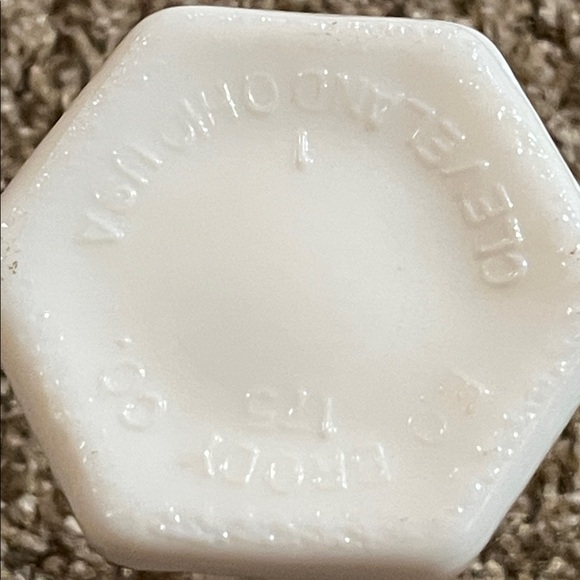 Elegant Brody White milk glass Hobnail Vase - Picture 3 of 5